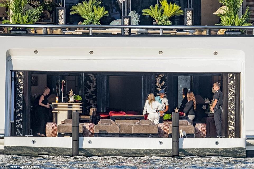 
Chloe Green sẽ sớm cưới bạn trai từng đi tù Jeremy. Cặp đôi sẽ đón con trai trong vài tháng tới.
