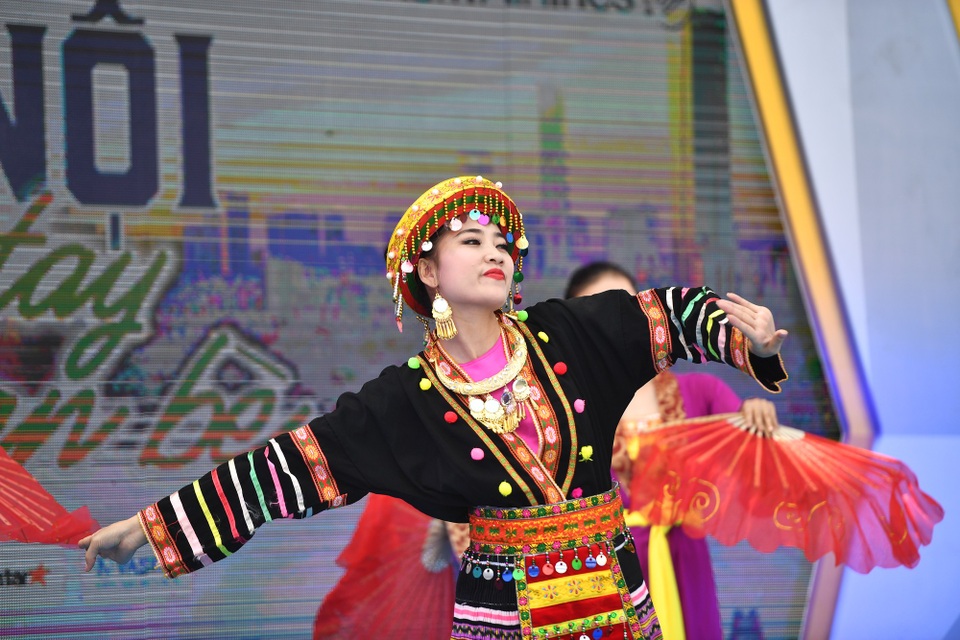 Hàng không quốc gia ưu đãi lớn trong mùa du lịch - 7 Các chương trình biểu diễn nghệ thuật văn hóa Việt Nam tiếp thêm không khí sôi động cho sự kiện