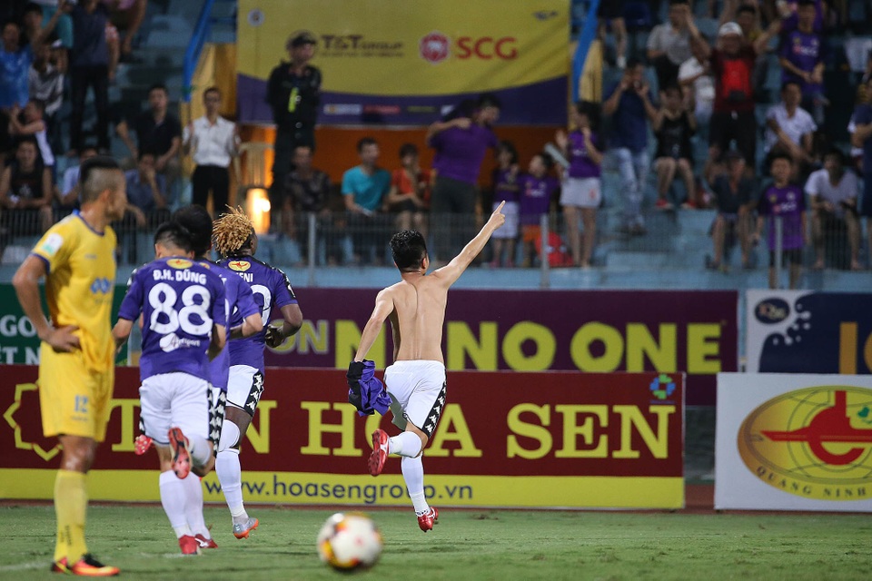 Hà Nội đánh bại FLC Thanh Hoá sau màn rượt đuổi tỷ số - 3
Hà Nội FC giành 3 điểm trên sân nhà - Ảnh: Gia Hưng