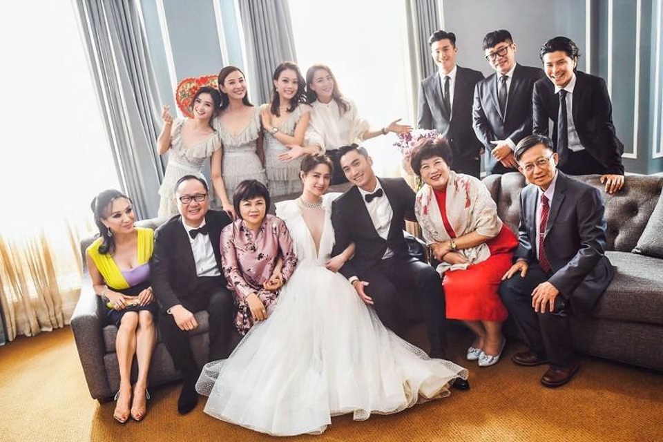 Chung Hân Đồng nghẹn ngào trong hôn lễ bí mật tại Mỹ - 13
Sau đám cưới tại Mỹ, vợ chồng Chung Hân Đồng sẽ quay về Hồng Kong để đăng ký kết hôn.