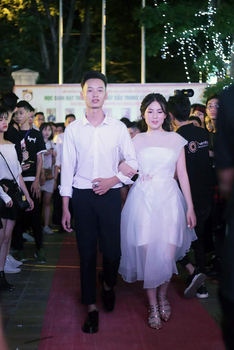 Nữ sinh Nguyễn Bỉnh Khiêm lộng lẫy như công chúa trong đêm dạ hội - 7 Nữ sinh Nguyễn Bỉnh Khiêm lộng lẫy như công chúa trong đêm dạ hội - 7