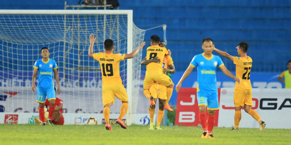 
Hải Phòng (vàng) đã có chiến thắng áp đảo - Ảnh: Gia Hưng
