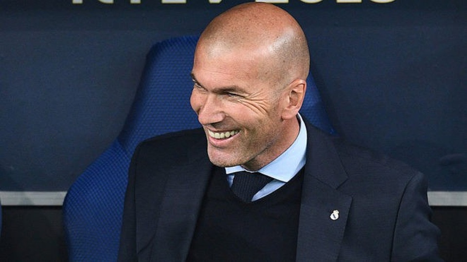 HLV Zidane nói gì sau chiến tích lịch sử của Real Madrid? - 1 HLV Zidane phấn khích sau khi giành chức vô địch Champions League lần thứ 3 liên tiếp