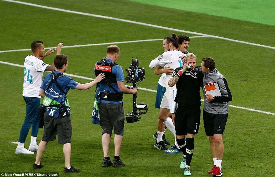 Cầu thủ Real Madrid tưng bừng ăn mừng chức vô địch Champions League - 2
Bale trở thành người hùng của Real Madrid dù anh chỉ thi đấu từ phút 62