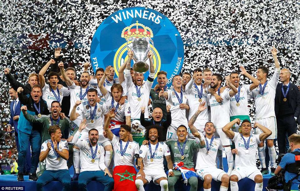 Cầu thủ Real Madrid tưng bừng ăn mừng chức vô địch Champions League - 11
Real Madrid thiết lập kỷ nguyên thống trị châu Âu mới với ba chức vô địch liên tiếp và 4 chức vô địch trong 5 năm gần đây nhất (2014, 2016, 2017, 2018), năm 2015 thuộc về Barcelona.