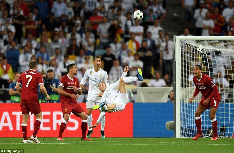 Những khoảnh khắc Real Madrid hạ gục Liverpool để vô địch Champions League - 33
Bale đã có khoảnh khắc xuất thần tại Kiev