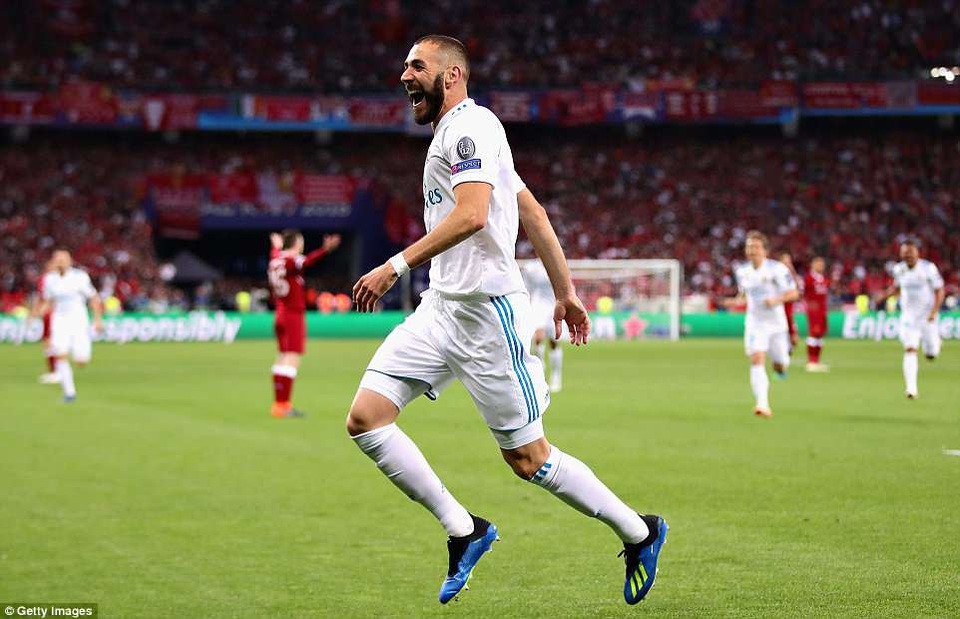 Những khoảnh khắc Real Madrid hạ gục Liverpool để vô địch Champions League - 25
Niềm vui của Benzema