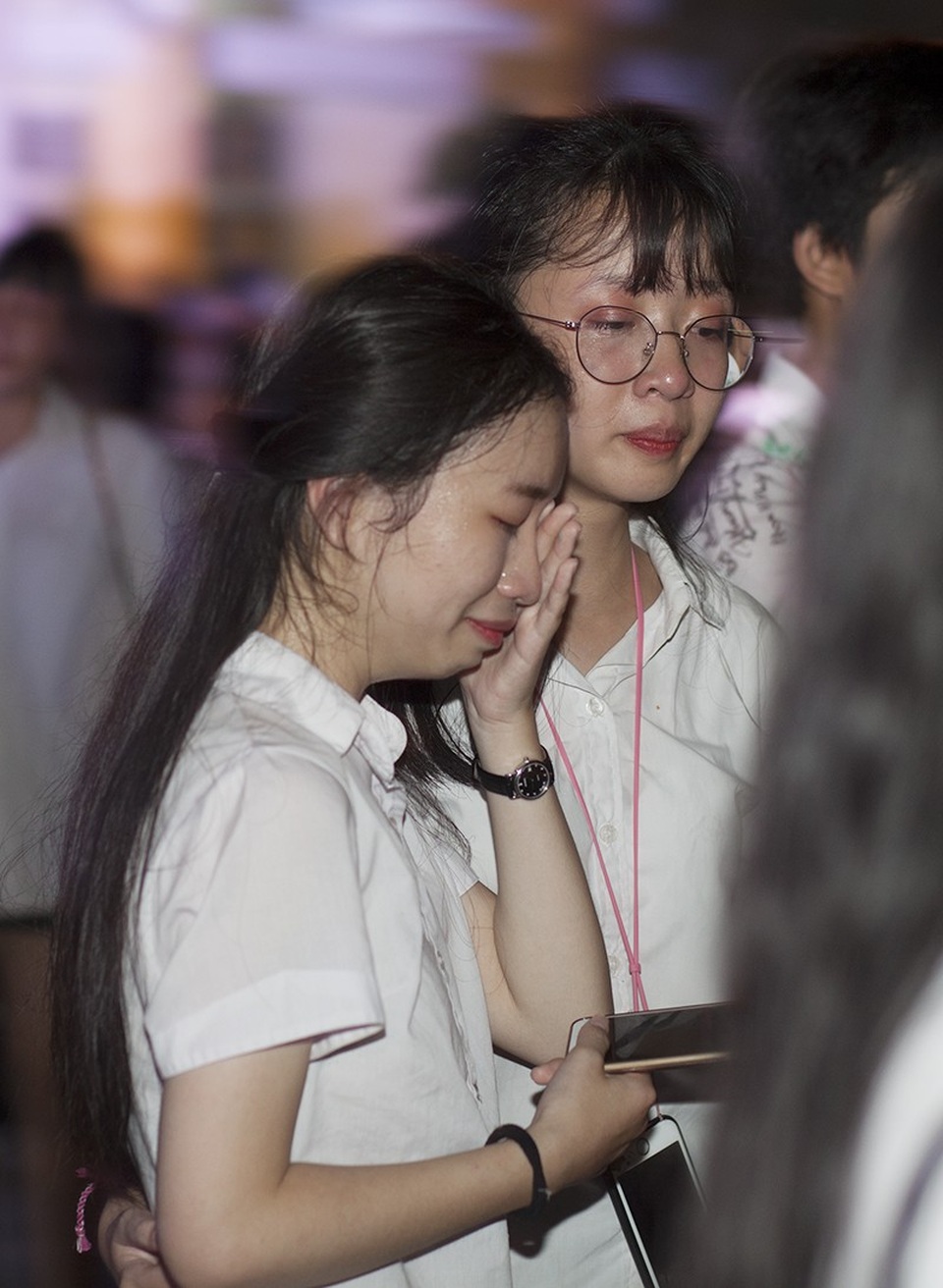 Những giọt nước mắt bịn rịn của teen Yên Hòa trong lễ tri ân - 3 Những giọt nước mắt tuôn rơi