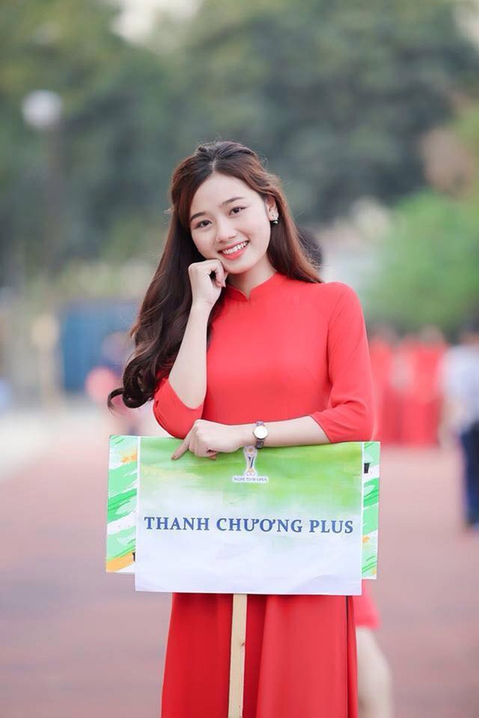 Thiếu nữ xinh đẹp xứ Nghệ “thả thính” khiến dân mạng rần rần tìm kiếm - 6 Mẫu người bạn trai lý tưởng của cô gái này chính là một anh chàng hài hước, cao và tính cách chín chắn, trưởng thành. Nguyễn Lý bật mí hiện tại cô chưa tìm thấy một nửa thích hợp để tính chuyện yêu đương.