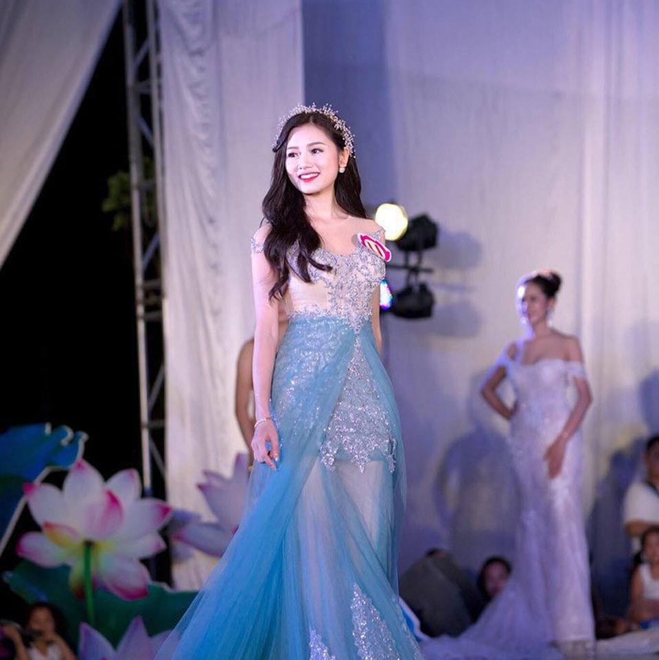 Thiếu nữ xinh đẹp xứ Nghệ “thả thính” khiến dân mạng rần rần tìm kiếm - 4
Trước đó Nguyễn Lý từng lọt vào bán kết cuộc thi Hoa khôi sinh viên Hà Nội 2016, cô cũng đạt giải người đẹp có gương mặt khả ái nhất cuộc thi Người đẹp làng Sen tỉnh Nghệ An...