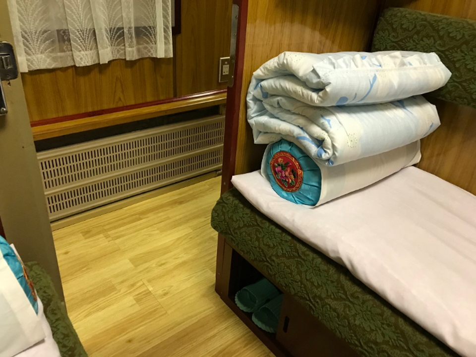 Bên trong chuyến tàu che kín cửa sổ chở phóng viên quốc tế tại Triều Tiên - 8 Bên trong chuyến tàu che kín cửa sổ chở phóng viên quốc tế tại Triều Tiên - 8