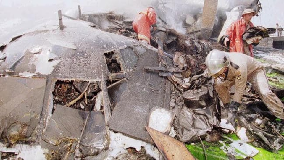 Sân bay nguy hiểm nhất thế giới: Hành khách cầu nguyện khi hạ cánh - 2 Những vụ tai nạn máy bay từng xảy ra ở sân bay này