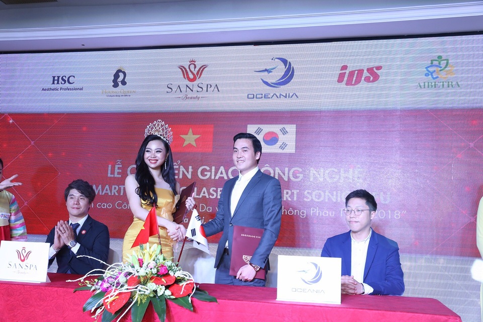 Thanks Party Queen Of The Spa 2018 – Bước chuyển mình của San Spa&Beauty - 5 Lễ ký kết Chuyển giao công nghệ Nữ Hoàng Phạm Huyền Trang & ông Peter Trần - GĐ OCEANIA INTERNATIONAL ACADEMY.