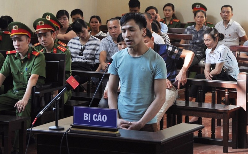Vụ thảm họa tử vong chạy thận: Nếu bệnh viện Hòa Bình có 1 kỹ sư hóa… - 1
Bị cáo Bùi Mạnh Quốc - Giám đốc Công ty TNHH xử lý nước Trâm Anh - Công ty được thành lập trước khi xảy ra sự cố y khoa (29/5/2017) đúng 6 tháng với ngành nghề kinh doanh chính là… xử lý nước thải