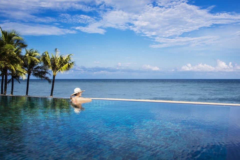 Dusit Princess Moonrise Beach Resort – Khu nghỉ dưỡng phong cách Thái Lan tại Phú Quốc - 5
Hồ bơi vô cực sẽ mang đến cảm giác mới lạ cho du khách