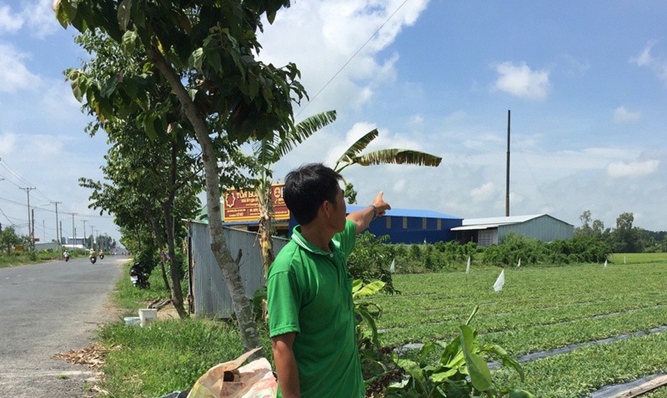Cần Thơ: Dân bức xúc cơ sở tái chế nhôm hoạt động gây ô nhiễm! - 1 Nhiều người dân ở cạnh cơ sở tái chế nhôm cho biết, cơ sở này hoạt động gây ô nhiễm môi trường nghiêm trọng, khiến cuộc sống của họ bị đảo lộn