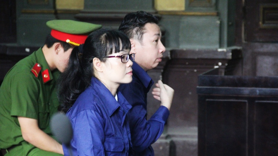 Đề nghị triệu tập đại diện Ngân hàng Nhà nước tới phiên tòa Huyền Như - 1 Huyền Như tỏ ra khá mệt mỏi tại phiên tòa phúc thẩm.