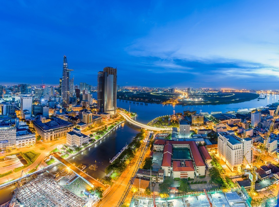 Lo sợ bong bóng đất nền, dòng tiền chạy về đâu? - 1
Các dự án cao cấp, vị trí quận trung tâm TP.HCM là kênh đầu tư an toàn cho những nhà đầu tư thông minh.