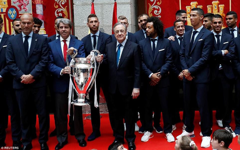 Biển người chào đón Real Madrid sau chức vô địch Champions League - 1 Thị trưởng thành phố Madrid chúc mừng chiến tích của Real Madrid