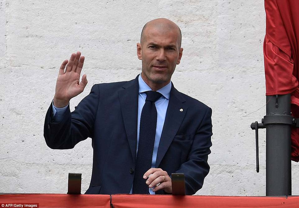 Biển người chào đón Real Madrid sau chức vô địch Champions League - 6 HLV Zidane được ví như người hùng thành Madrid