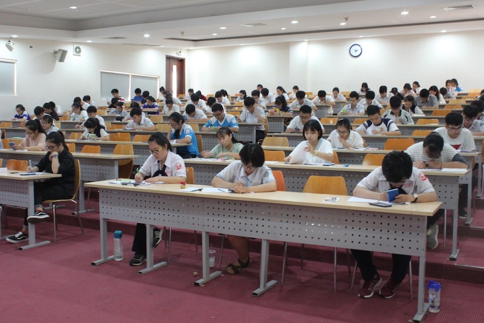 Hơn 6.200 thí sinh dự kỳ thi kiểm tra năng lực vào trường ĐH Quốc tế - 3 Thí sinh trong buổi thi môn hoá vào chiều ngày 27/5 (ảnh B.Hạnh)