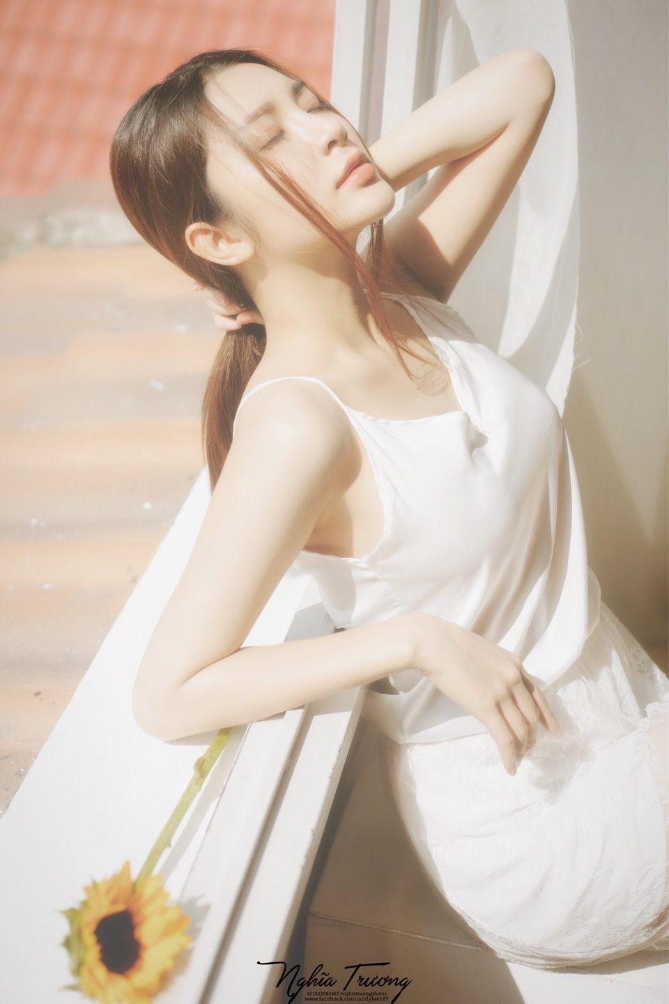 “Người ta bảo tôi ngu, không chịu giao du để kiếm người tình đại gia” - 2 “Chữ “tình” trong showbiz bị “ràng buộc” hay có thể gọi là “cạnh tranh” vì nhiều thứ từ sắc đẹp, tài năng, khả năng tài chính và cả bạn trai, cô giãi bày.