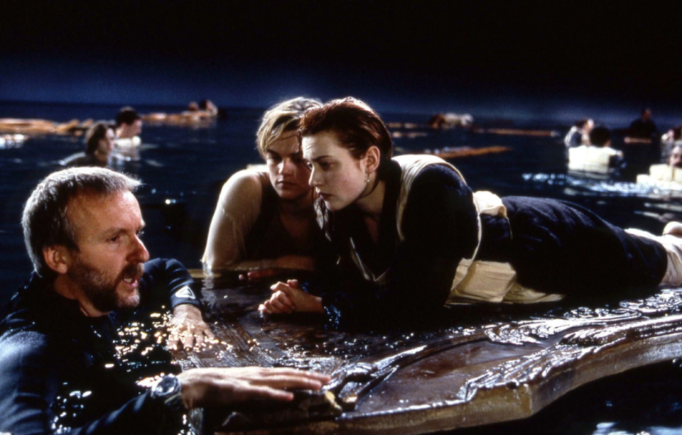 Đạo diễn “Titanic” làm phim chỉ vì… “thiếu tiền” theo đuổi đam mê - 1 Đạo diễn James Cameron trên phim trường “Titanic”