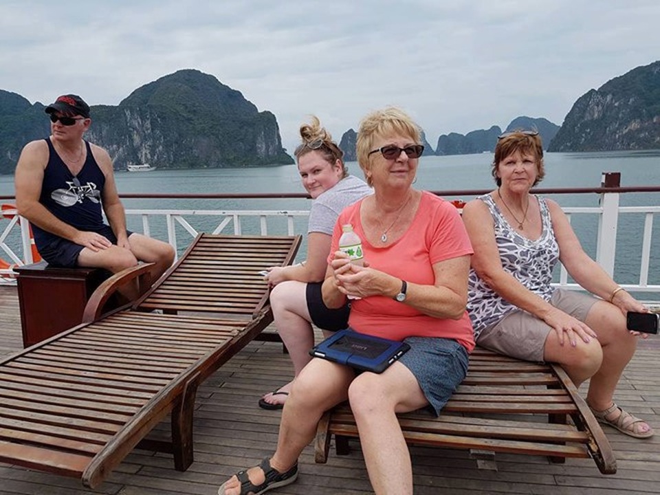 Tổng cục trưởng Du lịch Việt Nam gửi thư xin lỗi khách Úc - 1 Sau khi du khách người Australia có phản ánh về những về việc đơn vị tổ chức du lịch không cung cấp dịch vụ như quảng cáo, Tổng cục Du lịch Việt Nam đã có lời xin lỗi trực tiếp.