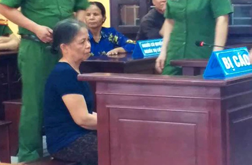 Bà nội sát hại cháu 23 ngày tuổi lĩnh án 13 năm tù - 1 Bà Xuân bị tuyên phạt 13 năm tù