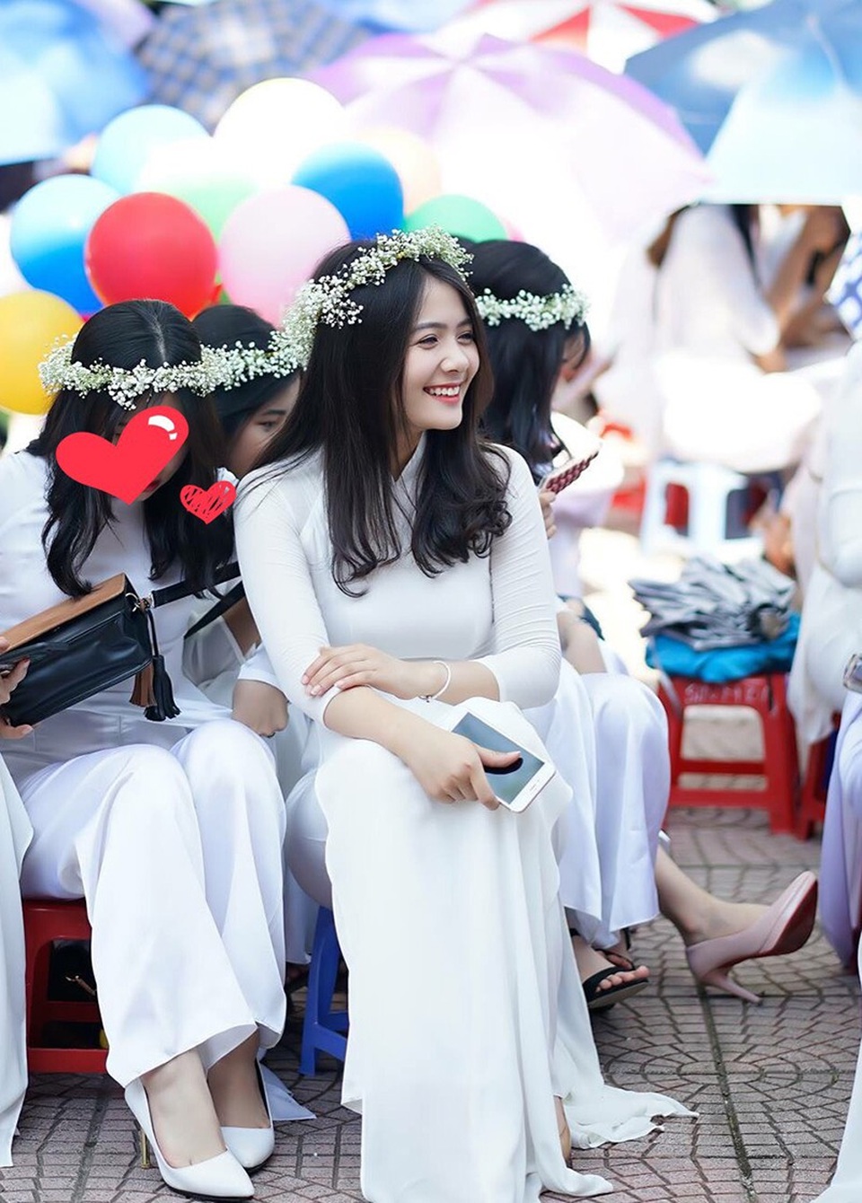 "Thiên thần áo dài" đẹp tuyệt trong lễ bế giảng cuối cùng thời học sinh - 7 "Thiên thần áo dài" đẹp tuyệt trong lễ bế giảng cuối cùng thời học sinh - 7