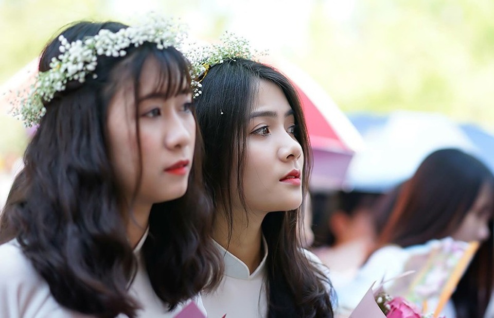 "Thiên thần áo dài" đẹp tuyệt trong lễ bế giảng cuối cùng thời học sinh - 6 Trong buổi lễ bế giảng này, Giang có rất nhiều cảm xúc.