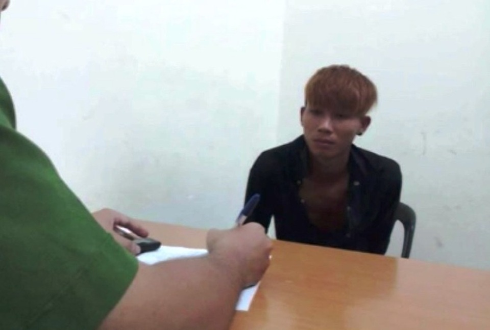 Bị truy đuổi, 2 tên cướp đâm nhiều người trọng thương - 1 Đối tượng Trần Ngọc Danh đang bị tạm giữ tại Công an quận Thủ Đức.