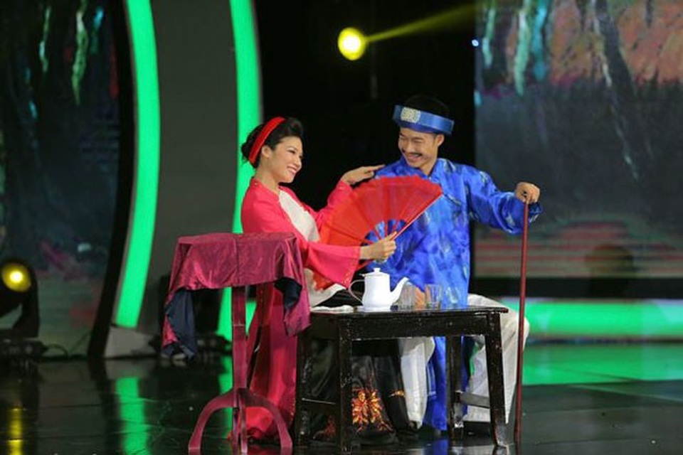 Lý Nhã Kỳ “hết hồn” với màn vợt ếch trên sân khấu của “Hai Lúa” - 5 Mai Nguyệt mang đến sự dí dỏm, hài hước khi trình diễn ảo thuật trên nền câu chuyện câu chuyện dân gian Nghêu, Sò, Ốc, Hến.