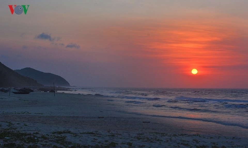 Những bãi biển hoang vắng tha hồ “sống ảo” ở Quảng Ninh - 1 Những bãi biển hoang vắng tha hồ “sống ảo” ở Quảng Ninh - 1