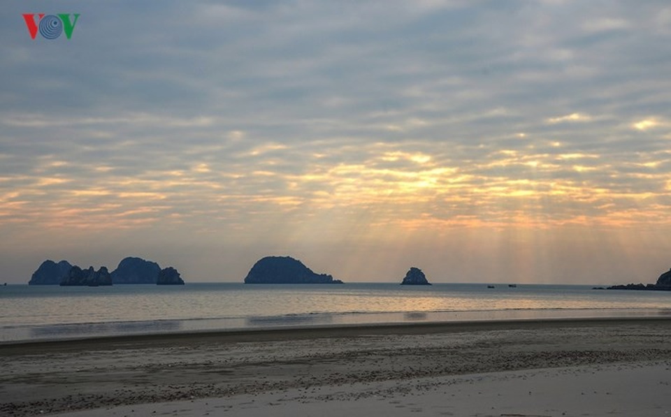 Những bãi biển hoang vắng tha hồ “sống ảo” ở Quảng Ninh - 3 Những bãi biển hoang vắng tha hồ “sống ảo” ở Quảng Ninh - 3