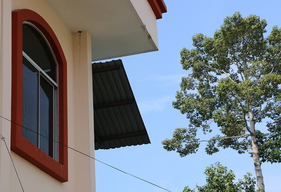 Công an nói gì về hai vết đạn trên cửa sổ TAND An Giang? - 1 Hiện trường xảy ra vụ việc