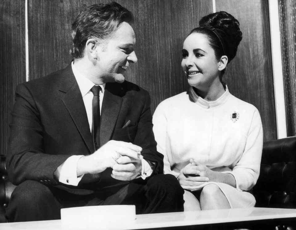 Chuyện tình “hợp tan, tan hợp” của các cặp đôi showbiz - 1 Minh tinh Elizabeth Taylor và tài tử Richard Burton