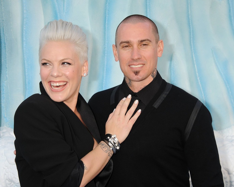 Chuyện tình “hợp tan, tan hợp” của các cặp đôi showbiz - 6 Nữ ca sĩ Pink và cựu tay đua mô-tô Carey Hart