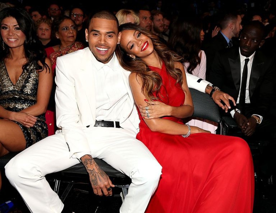 Chuyện tình “hợp tan, tan hợp” của các cặp đôi showbiz - 9 Cặp đôi ca sĩ Rihanna và Chris Brown