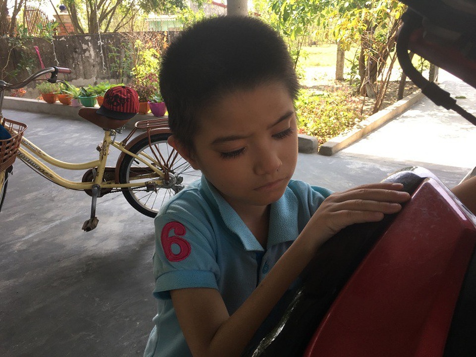Niềm vui khó tả của cô bé bị tim, hỏng hai mắt - 4 Nhờ sự giúp đỡ của các nhà hảo tâm, gia đình Thanh Trúc có thể chữa trị tốt hơn cho em, cũng nhờ vậy, cô bé đang có những thay đổi tích cực