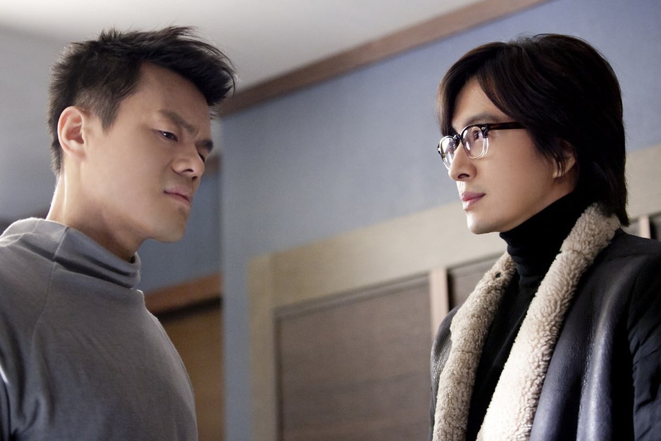 
Park Jin Young (trái) và Bae Yong Joon bị nghi ngờ tham gia giáo phái dị đoan Salvation Sect tại Hàn Quốc.
