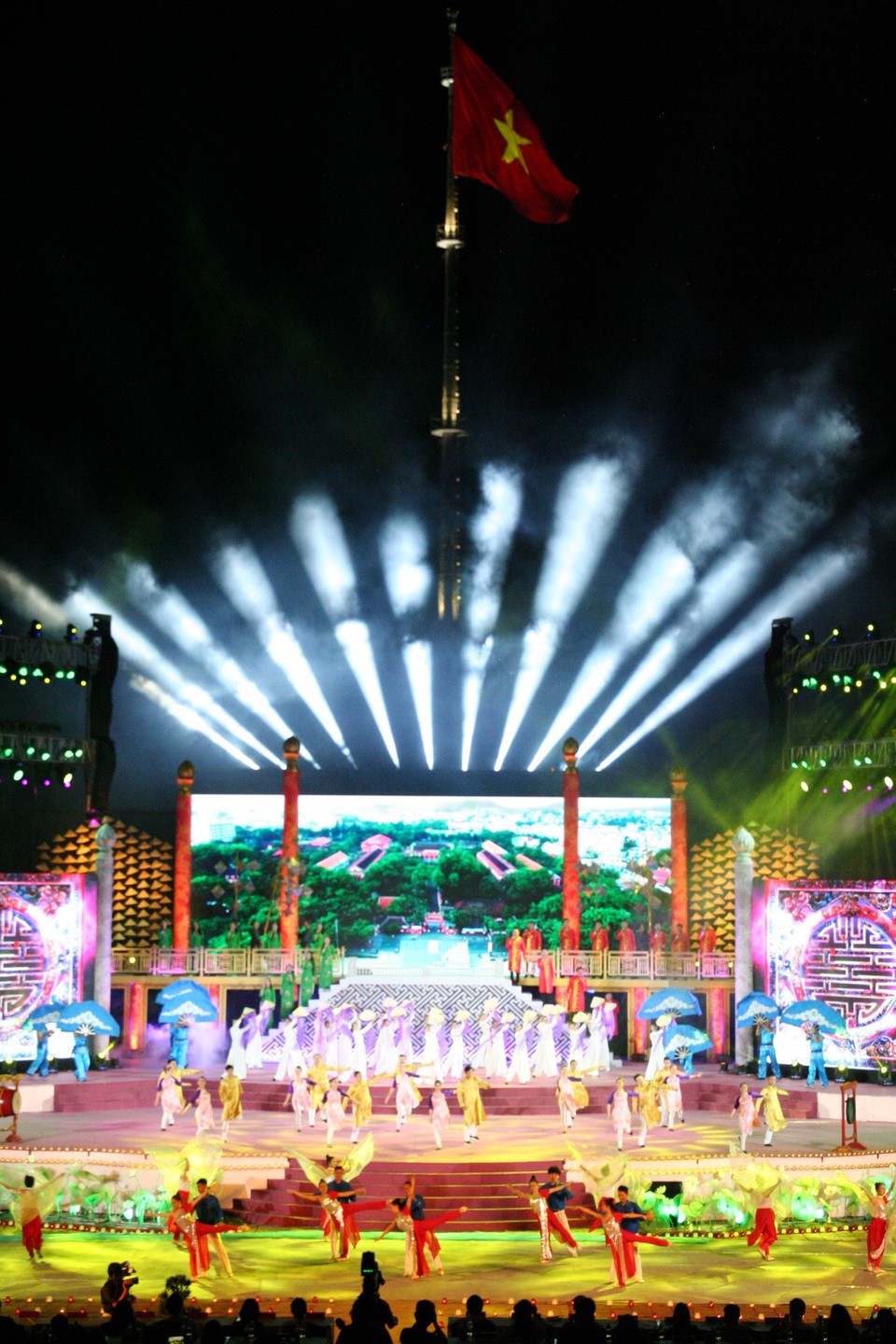 Lễ bế mạc Festival Huế 2018 diễn ra ở quảng trường Ngọ Môn - Kỳ Đài