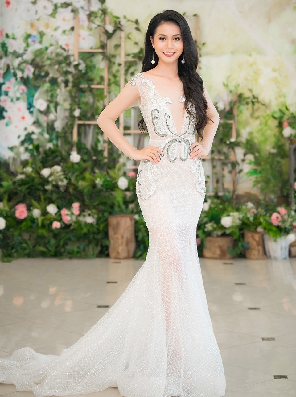 Thế nhưng, chỉ trong thời gian ngắn, không còn là một Kim Ngọc rụt rè, bỡ ngỡ, Kim Ngọc ở hiện tại đã biết thể hiện nét đẹp của mình thông qua ánh mắt, cử chỉ, cách tạo dáng...