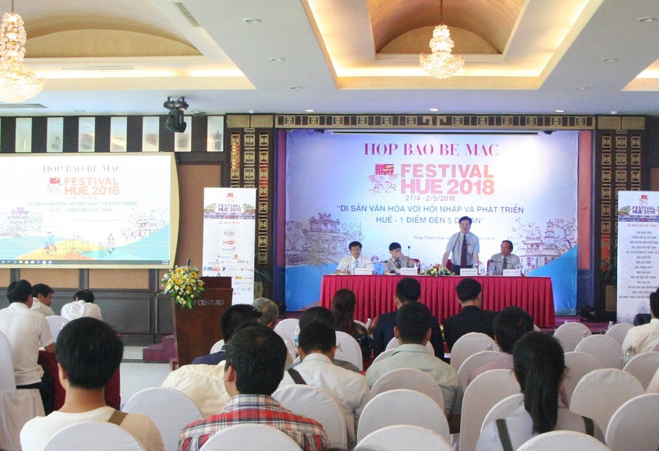 Đề xuất “Văn Hiến Kinh Kỳ” thành show diễn cho du khách thường xuyên - 6
Họp báo bế mạc Festival Huế 2018. Kỳ Festival tiếp theo được thông báo sẽ diễn ra vào 2 năm tới - năm 2020.