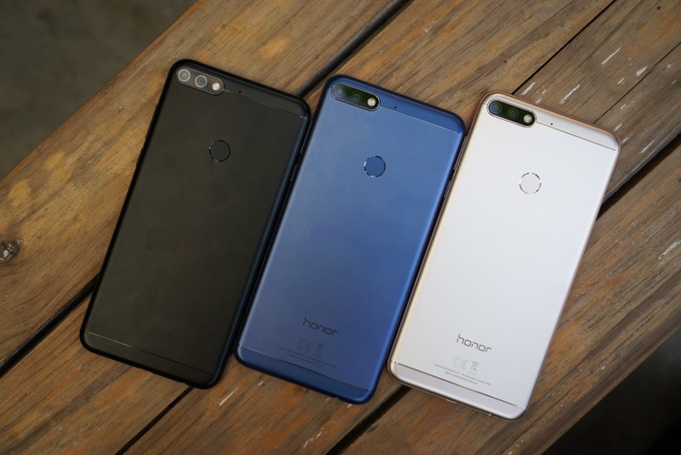 Honor 7C chính thức công bố mức giá cực kì cạnh tranh - 1 Honor 7C vừa công bố giá bán trong đợt flash sale đầu tiên rất cạnh tranh, chỉ 3.490.000 đồng