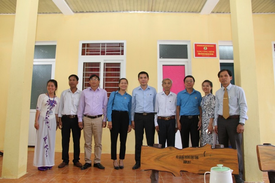Bàn giao nhà công vụ cho giáo viên miền núi - 1 Nhà công vụ cho giáo viên được bàn giao đưa vào sử dụng