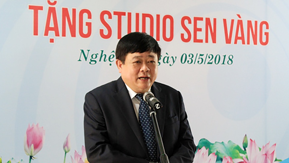 VOV tặng thiết bị Phòng thu Sen Vàng cho Đài PTTH Nghệ An - 1
Tổng Giám đốc Đài Tiếng nói Việt Nam Nguyễn Thế Kỷ mong muốn: Studio Sen Vàng sẽ góp phần nâng cao chất lượng chương trình phát thanh của Đài PT-TH Nghệ An.