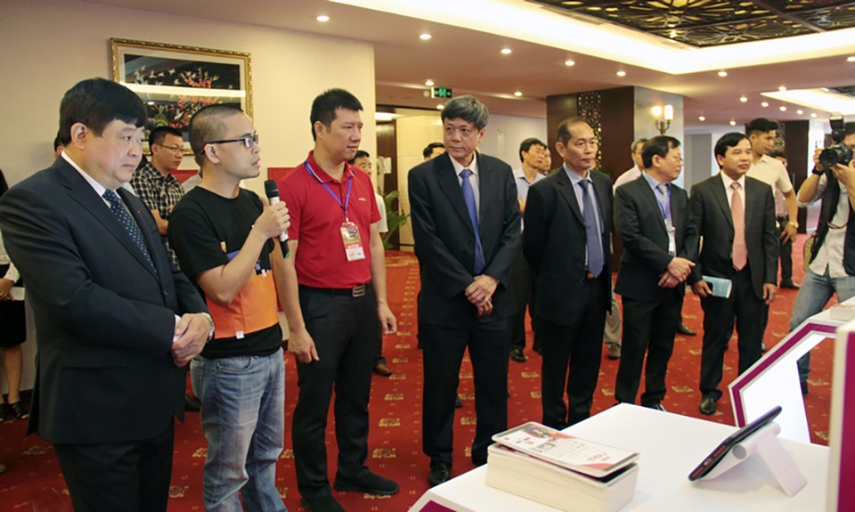 VOV tặng thiết bị Phòng thu Sen Vàng cho Đài PTTH Nghệ An - 4 VOV tặng thiết bị Phòng thu Sen Vàng cho Đài PTTH Nghệ An - 4