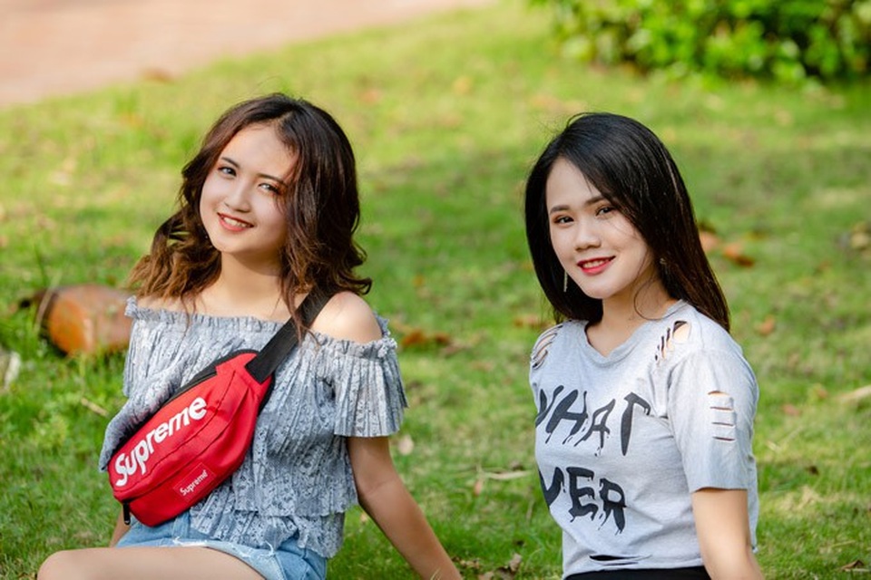 "Sốt" với nhan sắc xinh đẹp 3 cô con gái tuổi cập kê của ca sĩ Tú Dưa - 8
Ngân Hà có lẽ giống mẹ Thúy Hiền nhất, cô bé xinh xắn như búp bê
