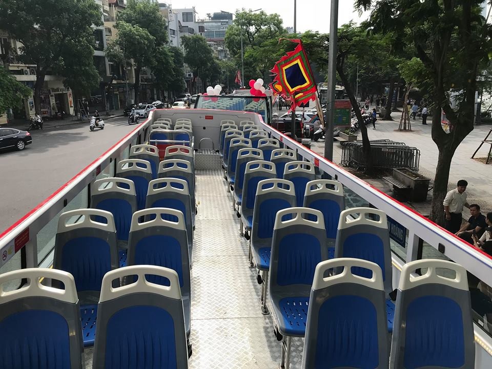 Xe buýt 2 tầng mui trần chính thức chạy quanh phố cổ Hà Nội - 6
Xe buýt mui trần có thể chuyên chở được 80 hành khách